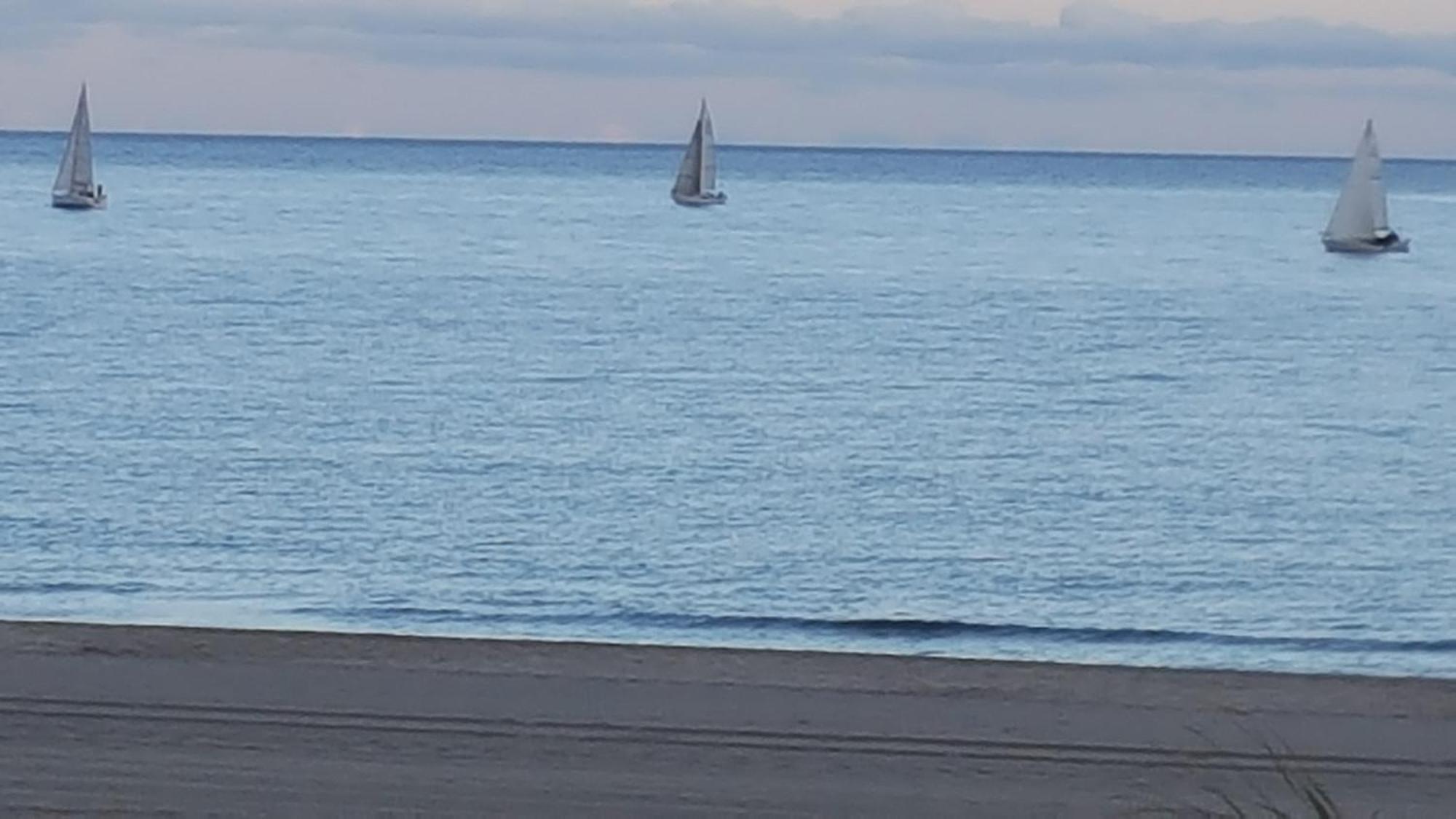 Chambres D'Hotes Un Ete Sans Fin A 50 M De La Plage A Canet Plage Bagian luar foto